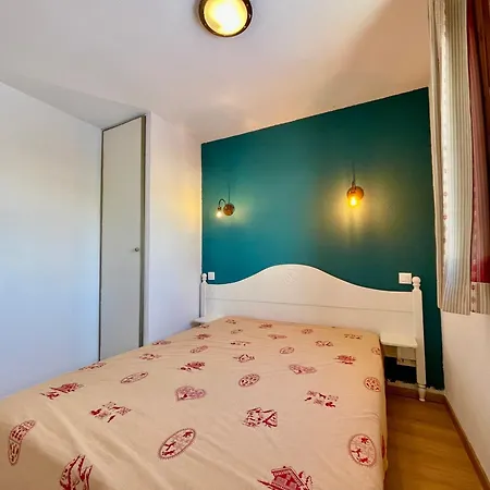 Cosy Avec Piscine Et Parking, Au Pied Des Pistes - Fr-1-505-213 *