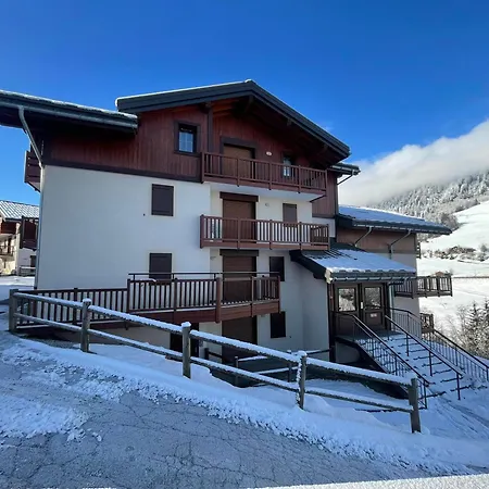 Cosy Avec Piscine Et Parking, Au Pied Des Pistes - Fr-1-505-213 Apartment
